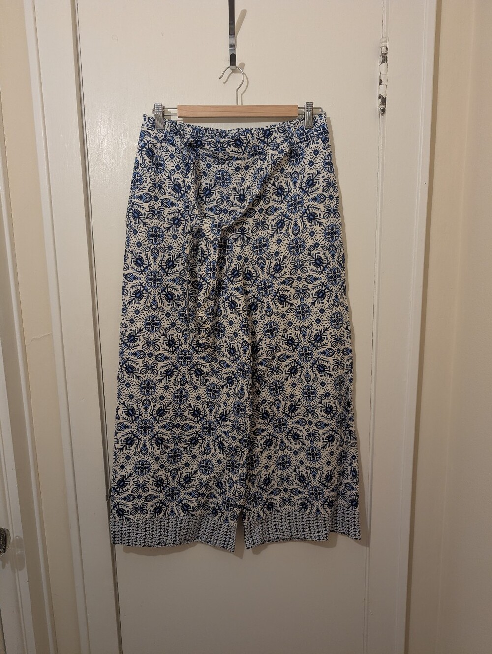Joie Blue and White Floral Linen Blend Pants